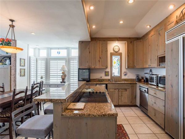 Four bedroom Dune Allen Vacation Home Steps to Beach.