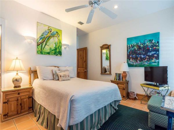 Four bedroom Dune Allen Vacation Home Steps to Beach.