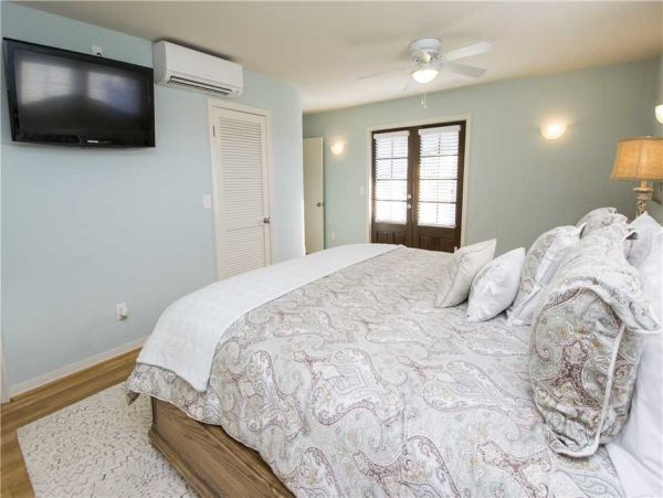 Pet Friendly Six Bedroom Pool Home in Santa Rosa Beach