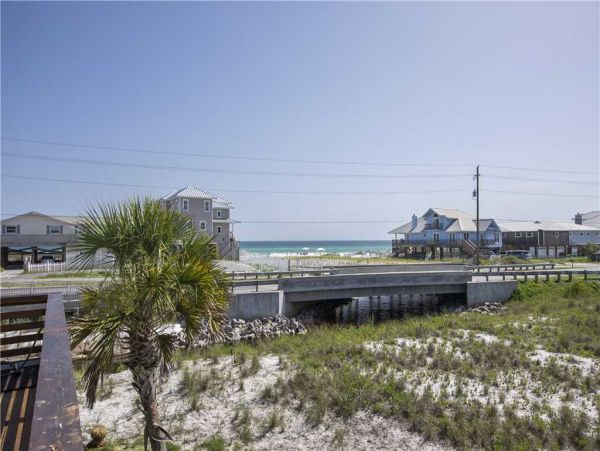 Beach 3 Bedroom Vacation Cottage