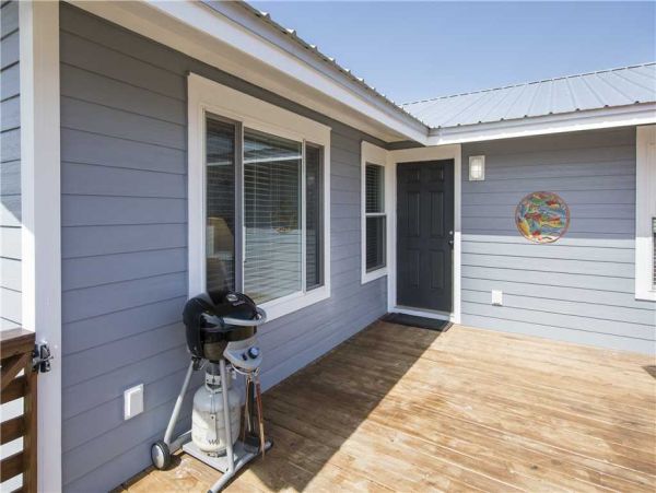 Beach 3 Bedroom Vacation Cottage