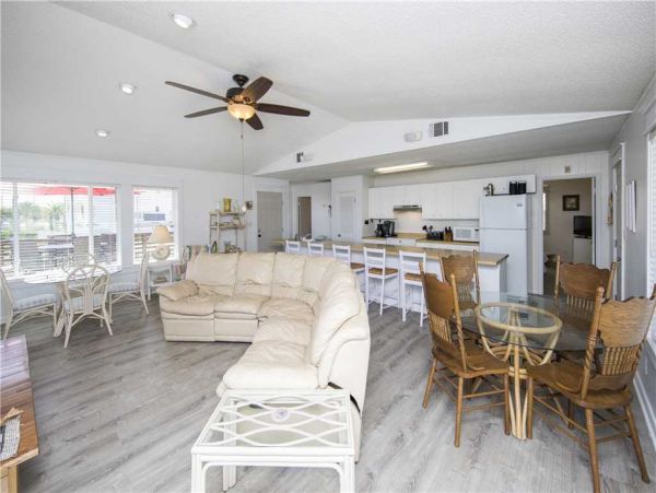 Beach 3 Bedroom Vacation Cottage