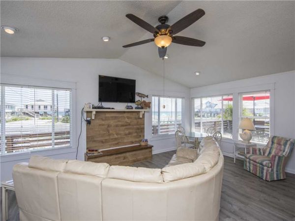 Beach 3 Bedroom Vacation Cottage