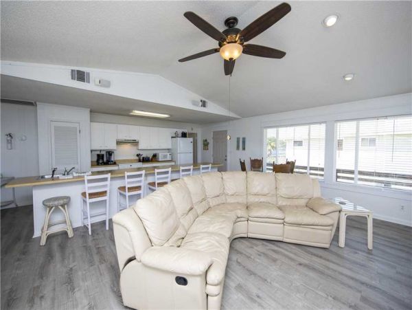 Beach 3 Bedroom Vacation Cottage