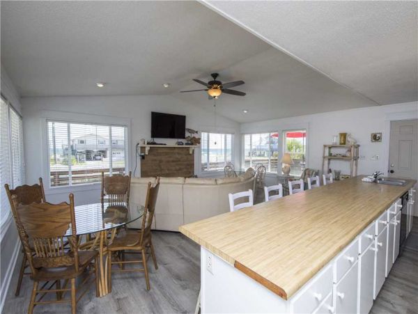 Beach 3 Bedroom Vacation Cottage