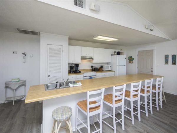 Beach 3 Bedroom Vacation Cottage