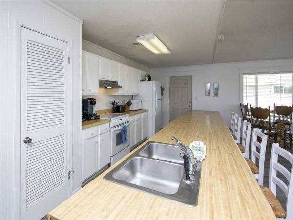 Beach 3 Bedroom Vacation Cottage