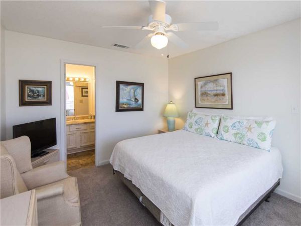 Beach 3 Bedroom Vacation Cottage