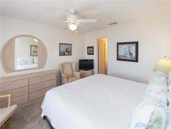 Beach 3 Bedroom Vacation Cottage