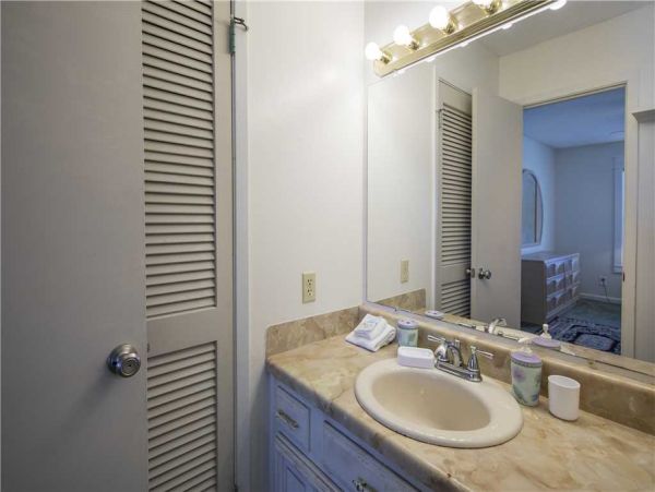 Beach 3 Bedroom Vacation Cottage