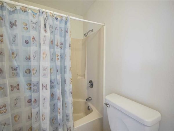 Beach 3 Bedroom Vacation Cottage