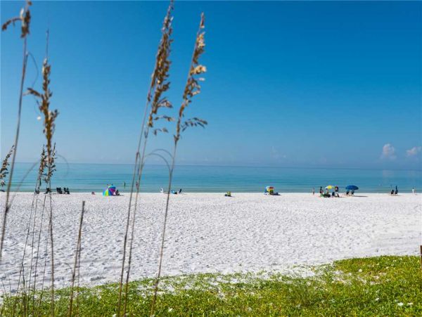 Beach 3 Bedroom Vacation Cottage
