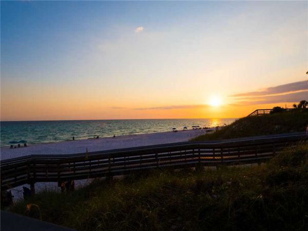Beach 3 Bedroom Vacation Cottage