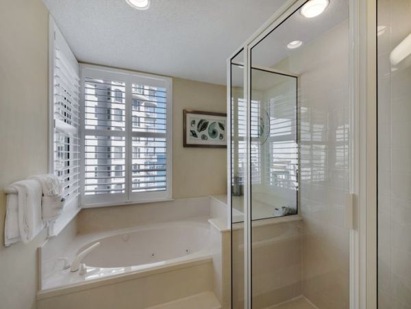 Three Bedroom Beach Front Luxury Rental in Navarre