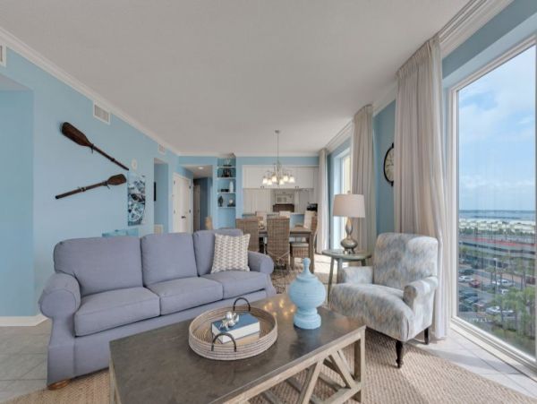 Fantastic Condo with 3 Bedrooms & Views of the Ocean