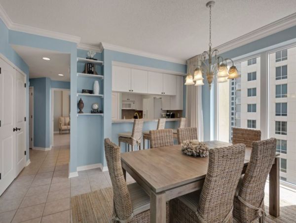 Fantastic Condo with 3 Bedrooms & Views of the Ocean