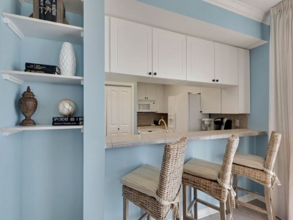 Fantastic Condo with 3 Bedrooms & Views of the Ocean