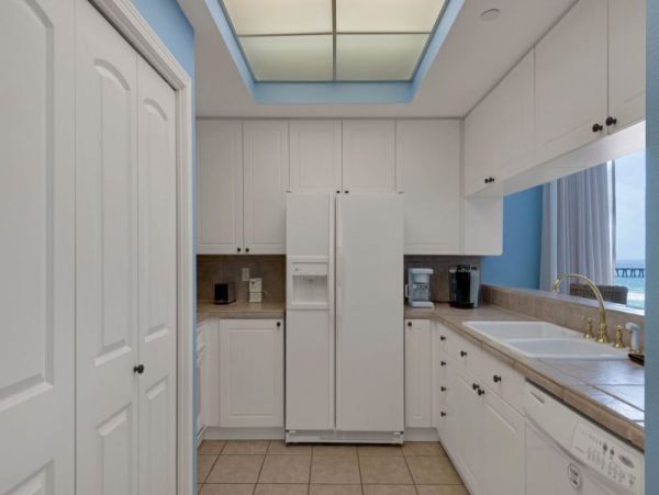 Fantastic Condo with 3 Bedrooms & Views of the Ocean