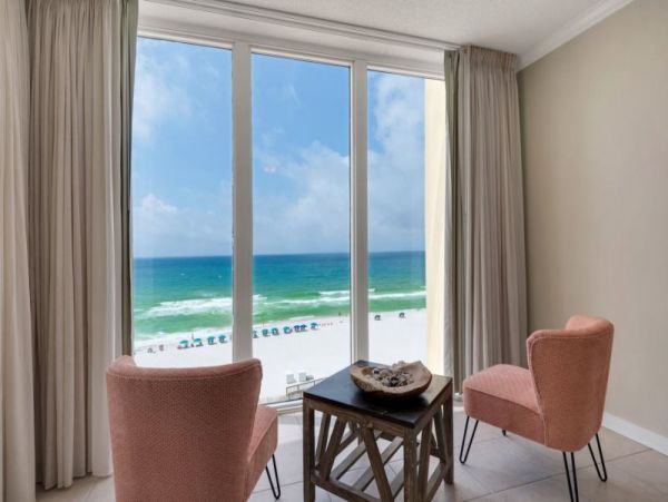 Fantastic Condo with 3 Bedrooms & Views of the Ocean