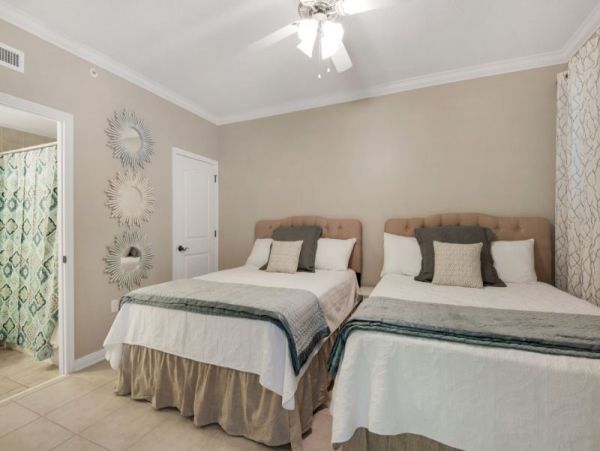 Fantastic Condo with 3 Bedrooms & Views of the Ocean