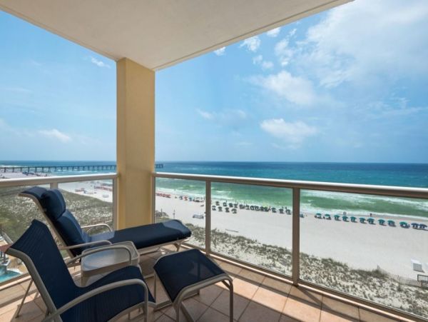 Fantastic Condo with 3 Bedrooms & Views of the Ocean