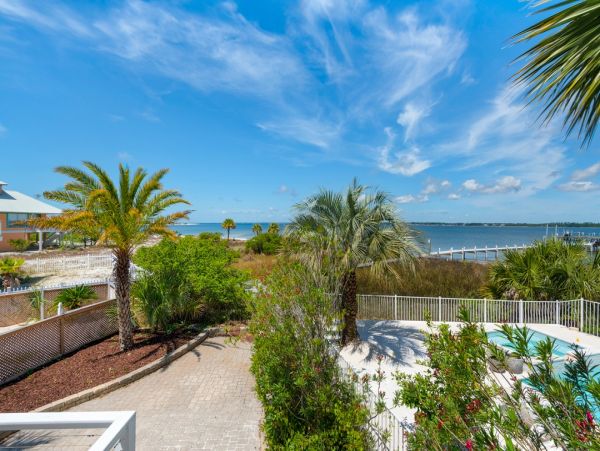 Stunning Sound Front Retreat in Navarre Beach