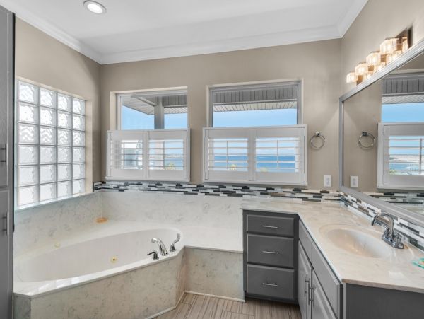 Stunning Sound Front Retreat in Navarre Beach