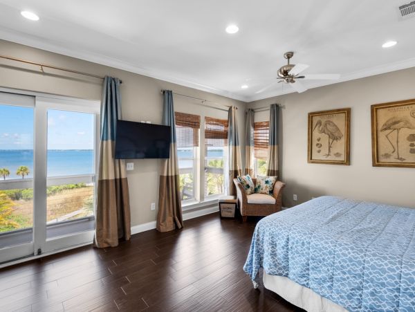 Stunning Sound Front Retreat in Navarre Beach