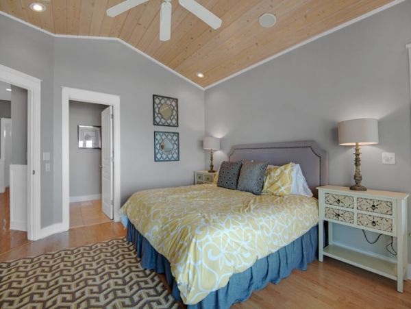 Spacious Beach House Awaits Your Arrival