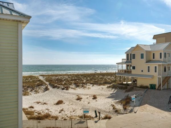 Navarre Vacation Home Four Bedroom Walk to Beach