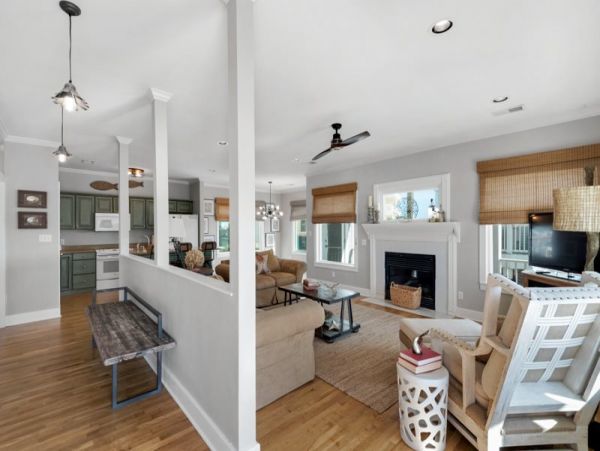 Navarre Vacation Home Four Bedroom Walk to Beach