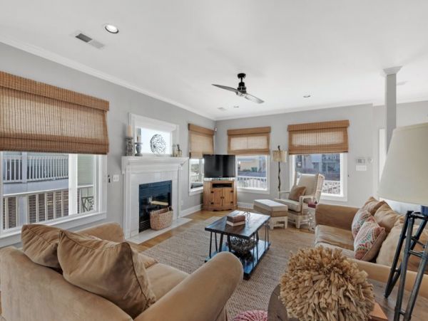 Navarre Vacation Home Four Bedroom Walk to Beach