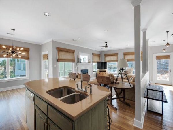 Navarre Vacation Home Four Bedroom Walk to Beach