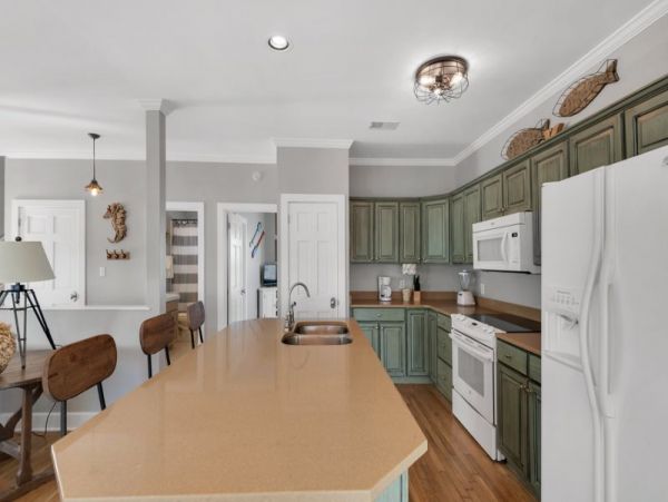 Navarre Vacation Home Four Bedroom Walk to Beach