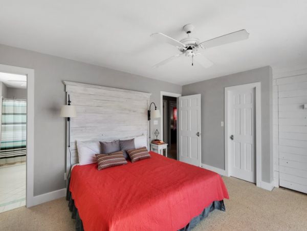 Navarre Vacation Home Four Bedroom Walk to Beach