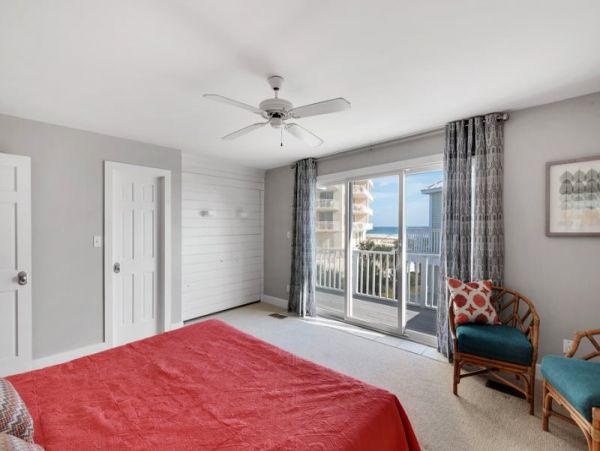 Navarre Vacation Home Four Bedroom Walk to Beach