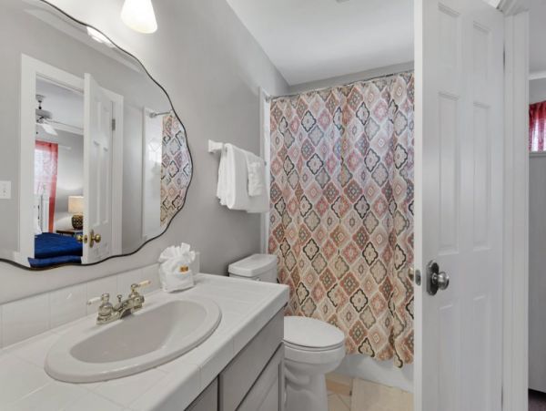 Navarre Vacation Home Four Bedroom Walk to Beach