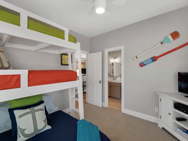 Navarre Vacation Home Four Bedroom Walk to Beach