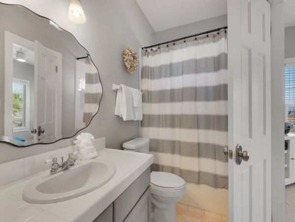 Navarre Vacation Home Four Bedroom Walk to Beach