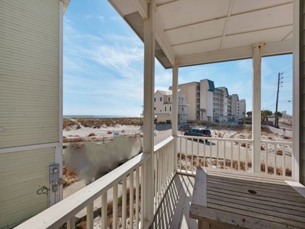 Navarre Vacation Home Four Bedroom Walk to Beach
