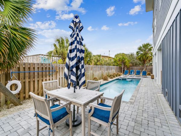 Luxury 5 Bedroom Vacation Pool Home in Pensacola Beach