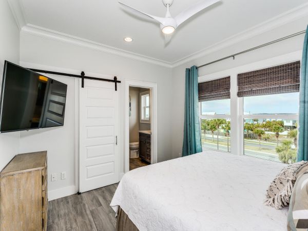 Luxury 5 Bedroom Vacation Pool Home in Pensacola Beach