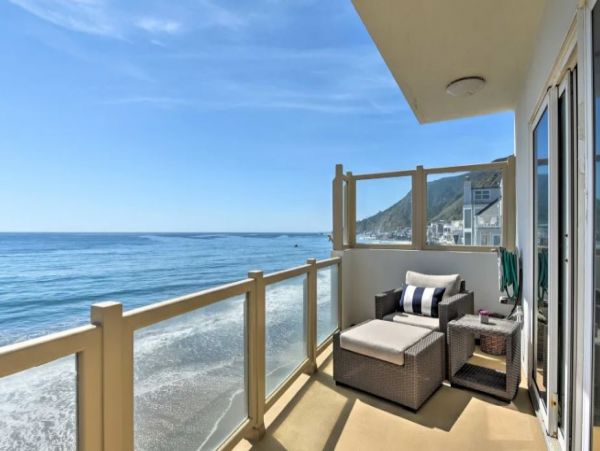 3 Bedroom Malibu Vacation Home Plus Loft Sleeps 8 Guests