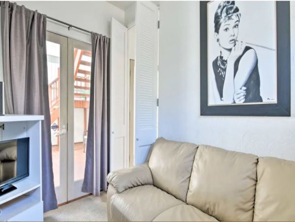 3 Bedroom Malibu Vacation Home Plus Loft Sleeps 8 Guests