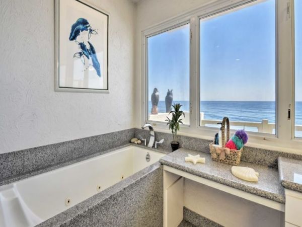 3 Bedroom Malibu Vacation Home Plus Loft Sleeps 8 Guests