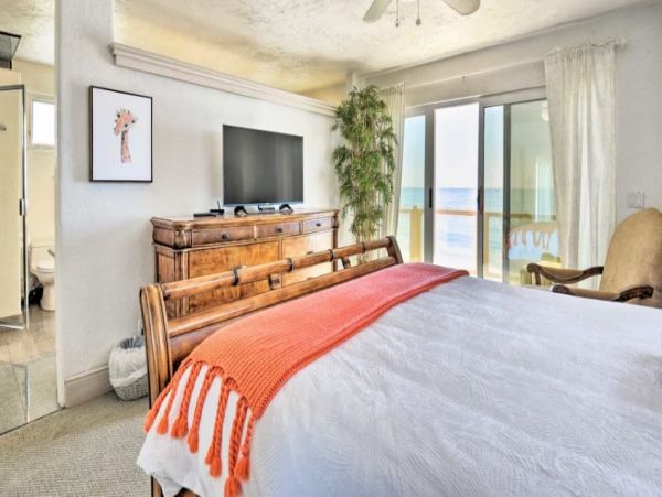 3 Bedroom Malibu Vacation Home Plus Loft Sleeps 8 Guests
