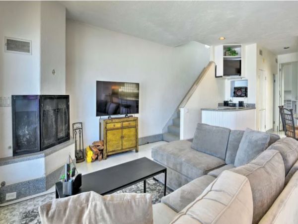 3 Bedroom Malibu Vacation Home Plus Loft Sleeps 8 Guests