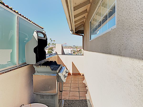 Three Bedroom Newport Beach Vacation Duplex Sleeps 10 Guests