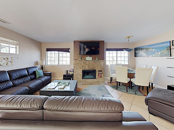Three Bedroom Newport Beach Vacation Duplex Sleeps 10 Guests