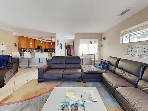 Three Bedroom Newport Beach Vacation Duplex Sleeps 10 Guests